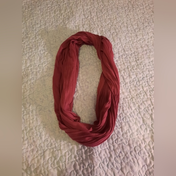 Purple infinity scarf - Picture 1 of 3